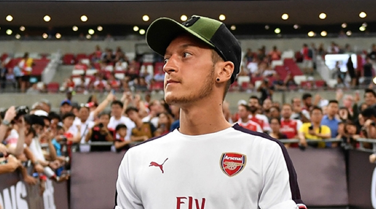 Mesut Özil vai abrir equipa de FIFA