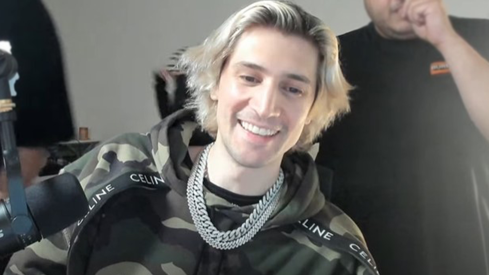 xQc faz contas aos milhões que perderia sem anúncios