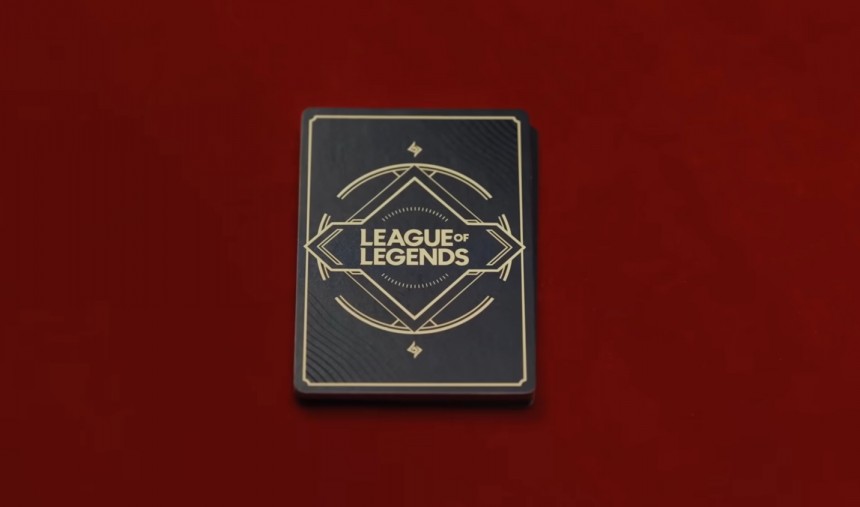 Imagem de League of Legends terá jogo de cartas físico no próximo ano