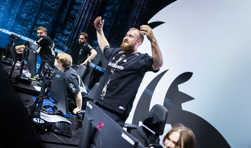 Imagem de IEM Cologne 2025: Spirit levanta o troféu em final de sentido único