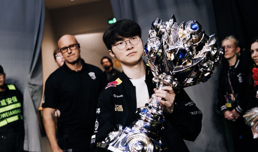 Worlds 2025 Faker Troféu